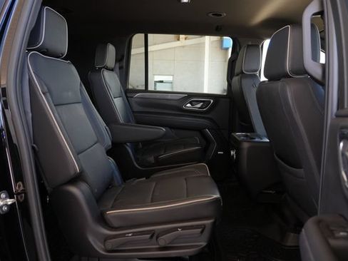 Used 2024 GMC Yukon XL SLT w/ SLT Luxury Package AWD/4WD image 26