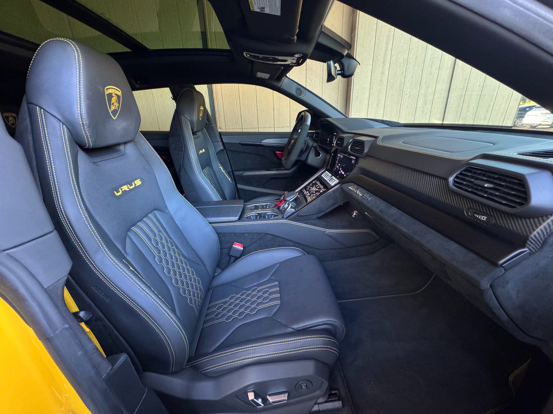 Used 2024 Lamborghini Urus Performante AWD/4WD image 22