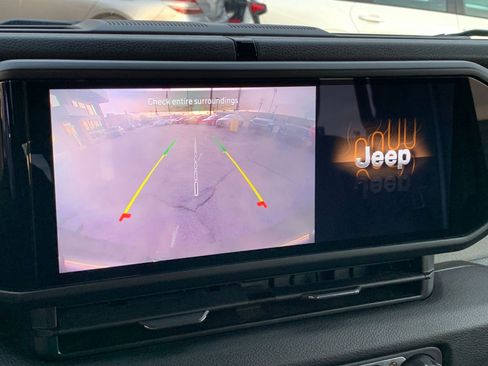 Used 2025 Jeep Wrangler Sport S image 17