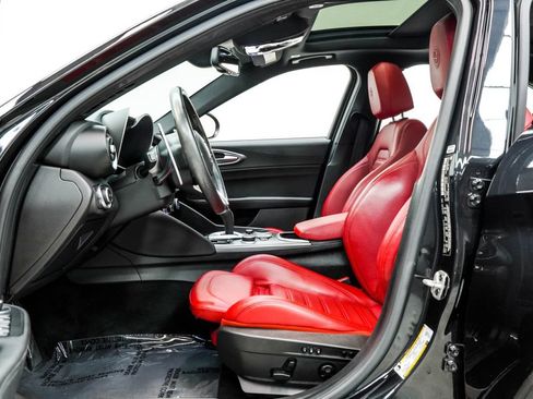 Used 2022 Alfa Romeo Giulia Veloce RWD image 15