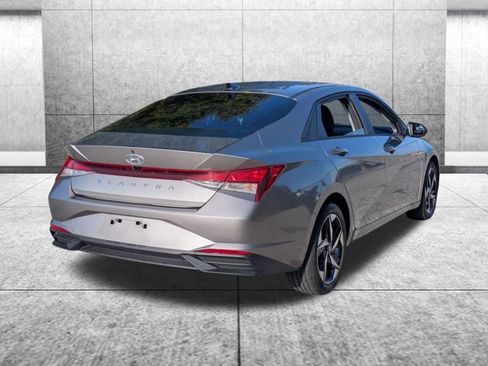Used 2023 Hyundai Elantra SEL w/ Convenience Package FWD image 5