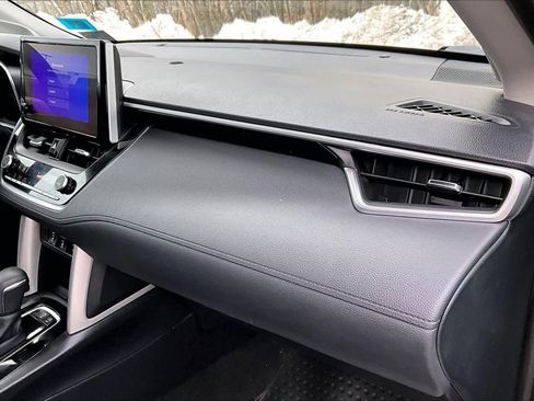 Certified 2024 Toyota Corolla Cross XLE image 18