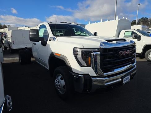 New 2026 GMC Sierra 3500 Pro w/ Convenience Package image 6