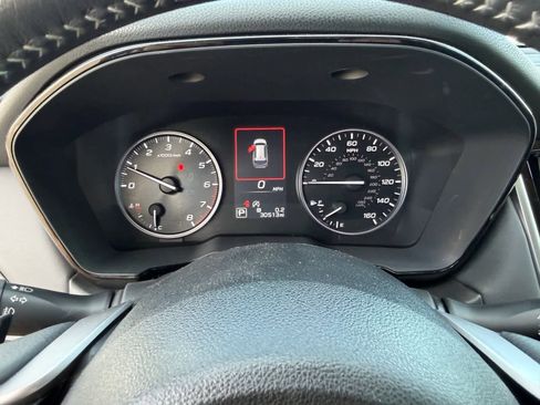 Used 2023 Subaru Outback Premium image 31