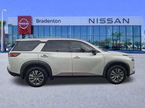 Certified 2025 Nissan Pathfinder S AWD/4WD image 4