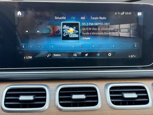 Used 2021 Mercedes-Benz GLS 450 4MATIC image 23