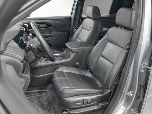 Used 2023 Chevrolet Traverse RS w/ LPO, Floor Liner Package AWD/4WD image 17