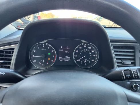 Used 2017 Hyundai Elantra SE FWD image 22
