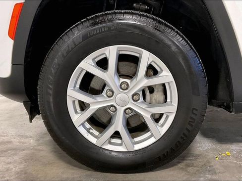 Used 2023 Jeep Grand Cherokee Limited image 11