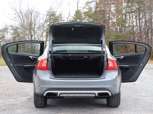 Used 2016 Volvo S60 T5 Cross Country Platinum image 6