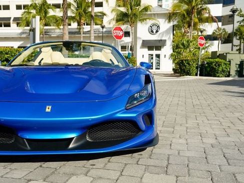 Used 2021 Ferrari F8 Tributo RWD image 8