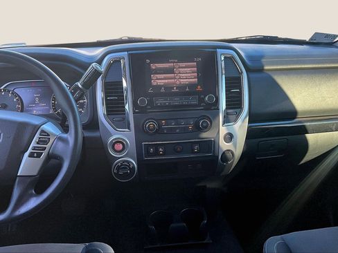 Used 2021 Nissan Titan SV image 5