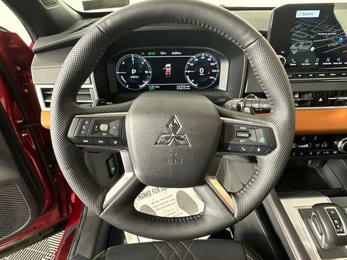 Used 2023 Mitsubishi Outlander SEL AWD/4WD image 26