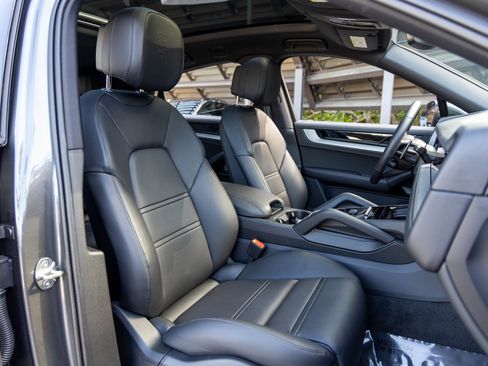 Certified 2025 Porsche Cayenne Coupe image 59