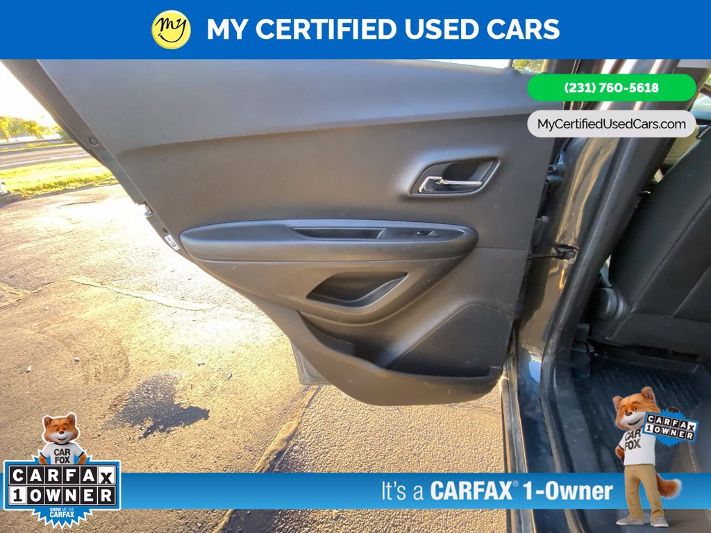 Used 2021 Chevrolet Trax LT w/ Premium Seat Package AWD/4WD image 17