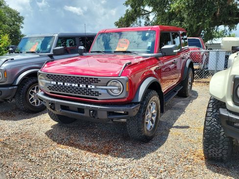 Used 2025 Ford Bronco Badlands AWD/4WD image 3