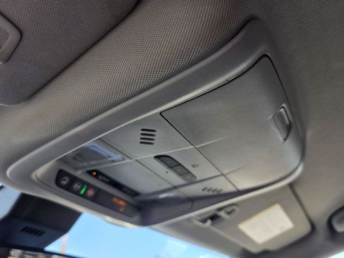 Used 2019 Chevrolet Equinox LT w/ Driver Convenience Package FWD image 24