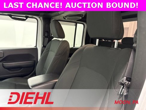 Certified 2021 Jeep Gladiator Willys image 16