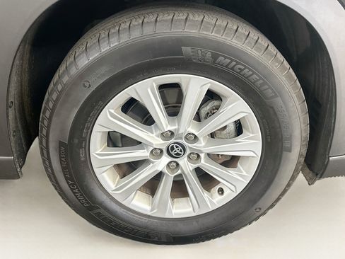 Used 2025 Toyota Grand Highlander AWD image 11
