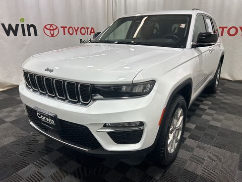 Used 2023 Jeep Grand Cherokee Limited image 3