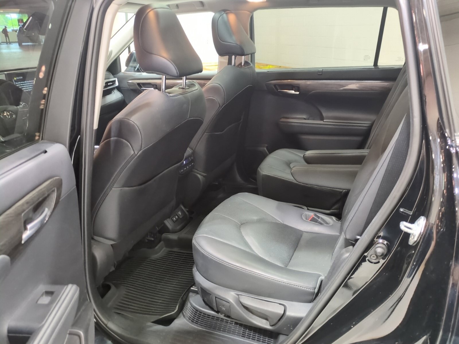 Used 2021 Toyota Highlander Platinum AWD/4WD image 16