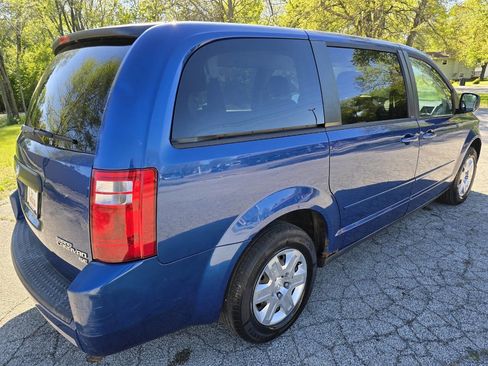 Used 2010 Dodge Grand Caravan SE image 7