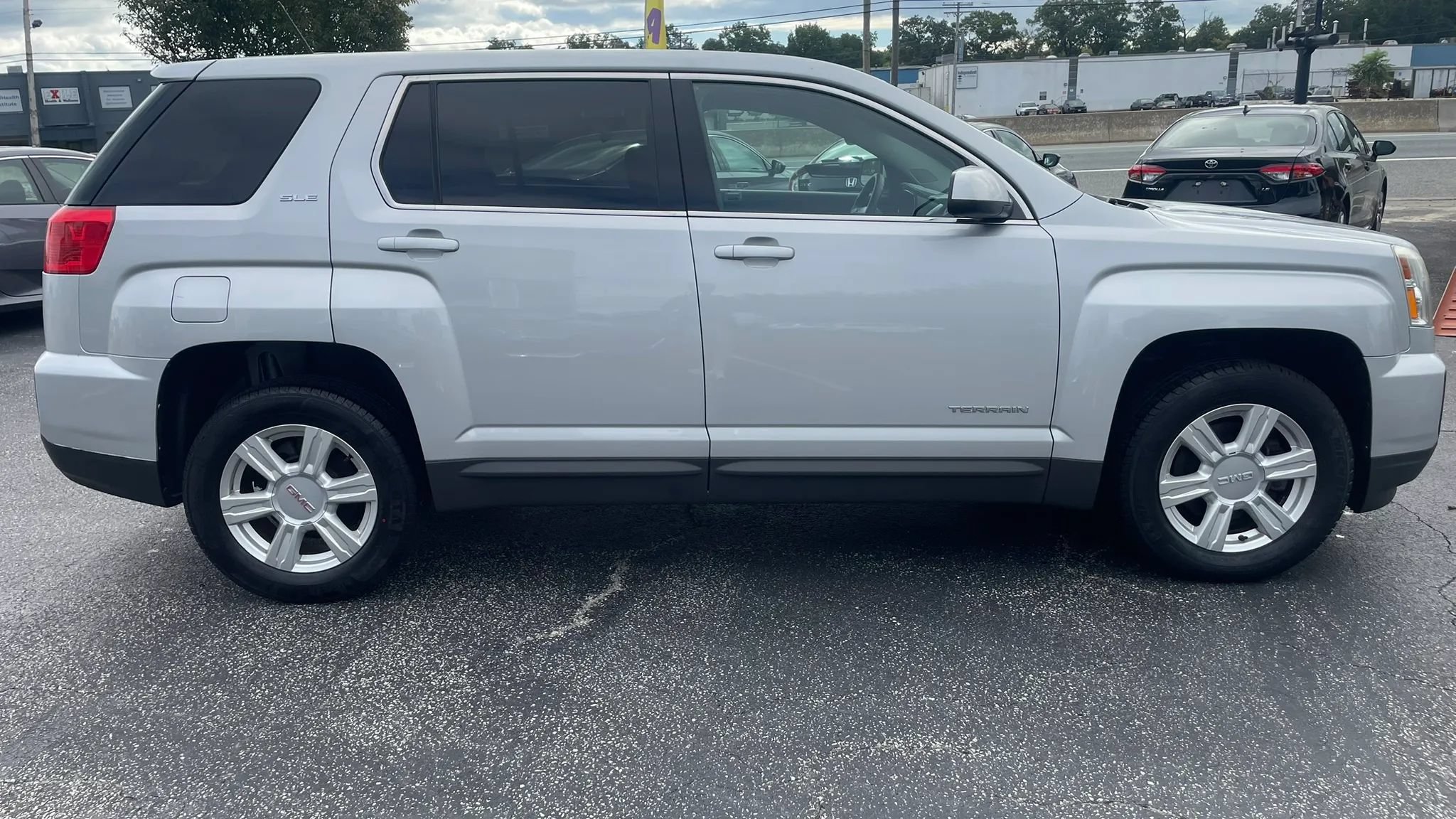 Used 2016 GMC Terrain SLE FWD image 4