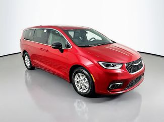 New 2025 Chrysler Pacifica Select w/ Uconnect Theater Family Group video 1