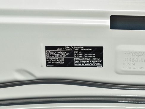 Used 2023 Volvo V60 B5 Cross Country Ultimate w/ Climate Package image 29