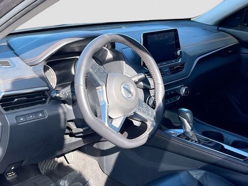 Used 2022 Nissan Altima 2.5 SR w/ Midnight Edition Package image 9