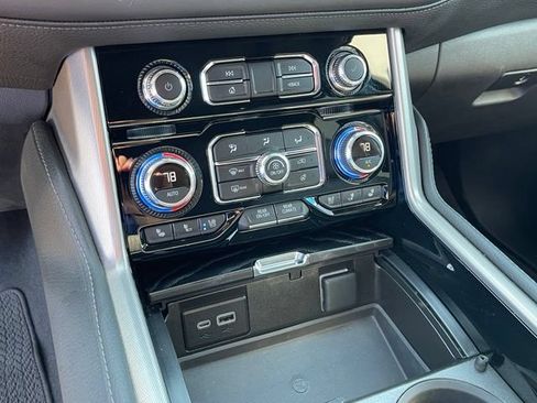 Used 2024 GMC Yukon Denali w/ Advanced Technology Package AWD/4WD image 27