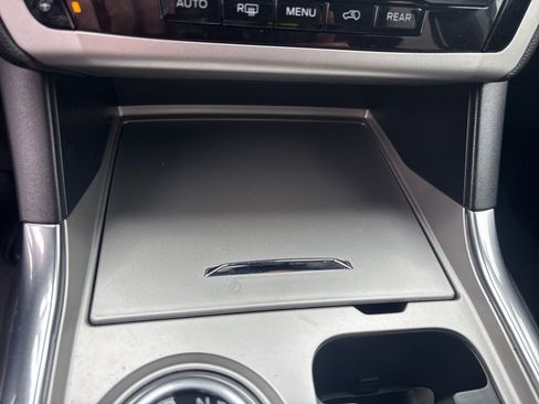 Used 2021 Ford Explorer XLT w/ Equipment Group 202A image 25