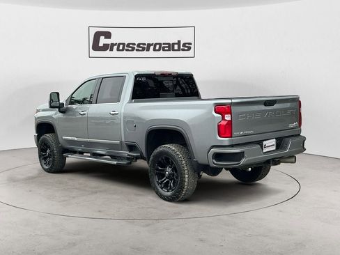 Used 2024 Chevrolet Silverado 2500 High Country w/ Technology Package image 3
