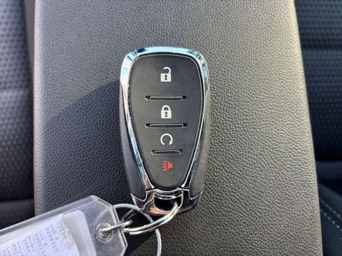 Used 2025 Chevrolet Trax LT w/ LT Convenience Package image 27