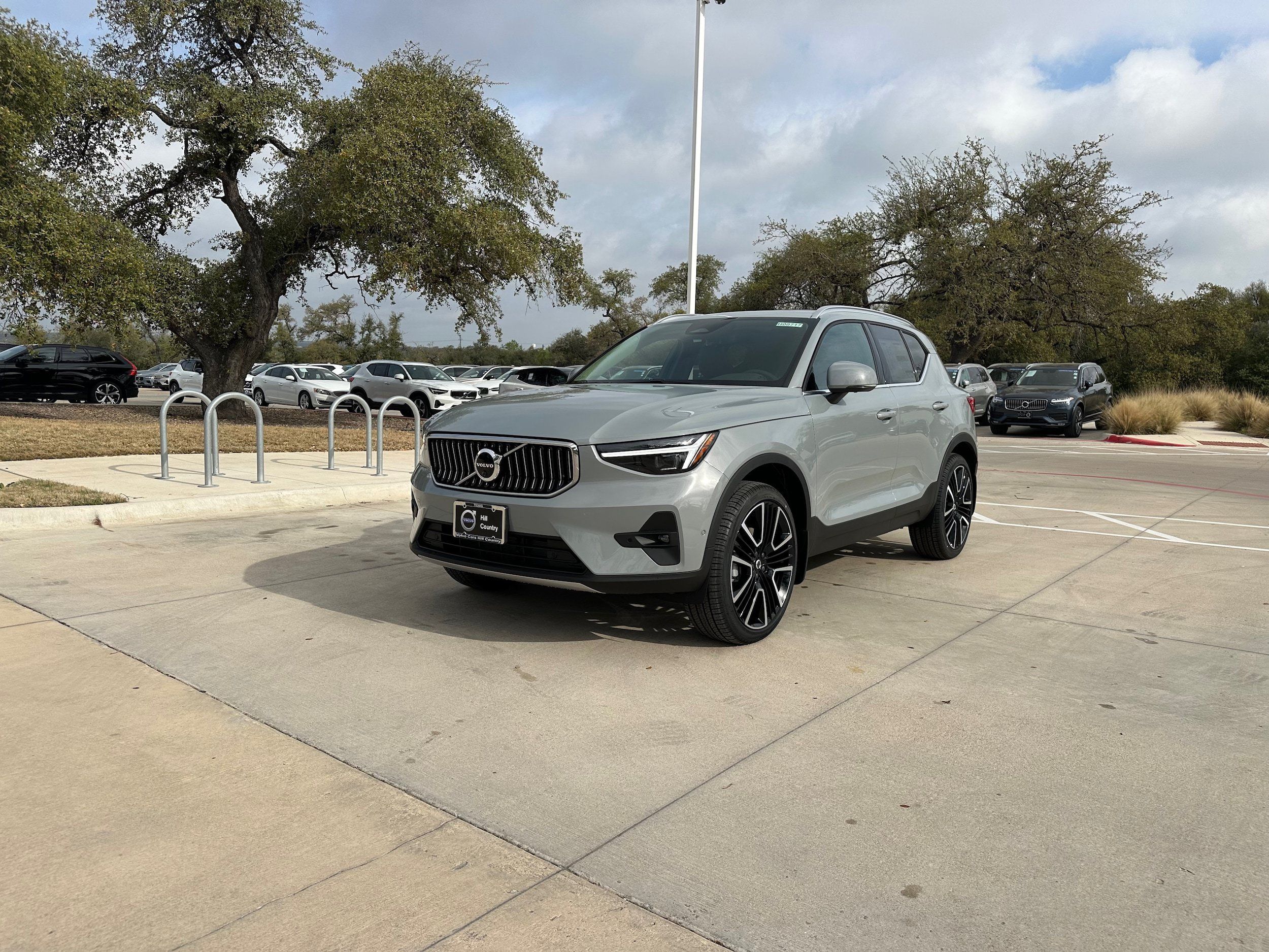 Used 2025 Volvo XC40 B5 Ultra w/ Protection Package Premier AWD/4WD image 2