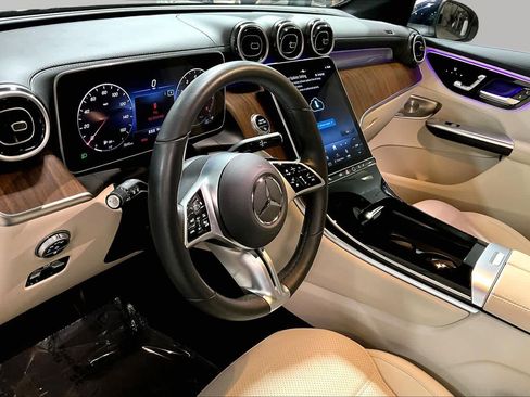 Used 2024 Mercedes-Benz GLC 300 4MATIC image 18