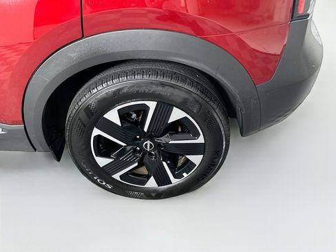Used 2025 Nissan Kicks SV AWD/4WD image 11