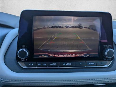 Used 2022 Nissan Rogue SV image 13