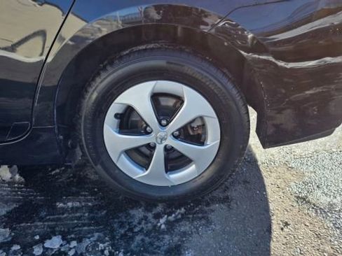 Used 2014 Toyota Prius Four image 41
