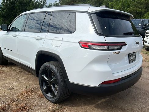 New 2025 Jeep Grand Cherokee L Altitude image 10