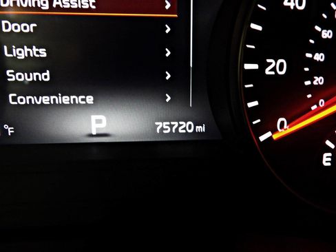 Used 2017 Kia Cadenza Technology image 7