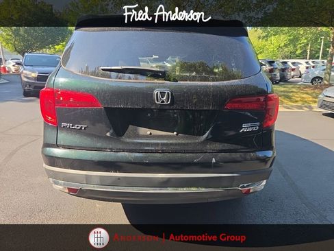 Used 2018 Honda Pilot Touring image 11
