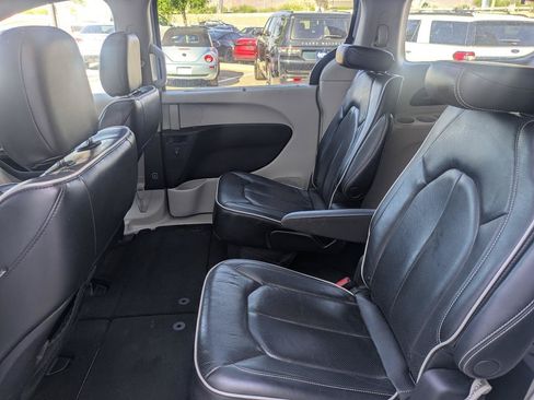 Used 2022 Chrysler Pacifica Limited FWD image 15