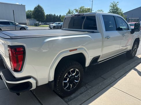 Used 2023 GMC Sierra 3500 Denali w/ Denali Ultimate Package AWD/4WD image 3
