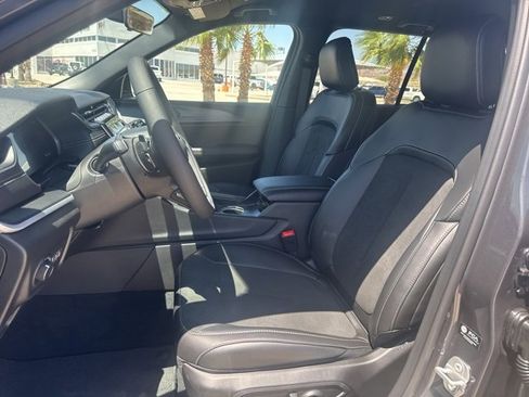 New 2025 Jeep Grand Cherokee Altitude image 22