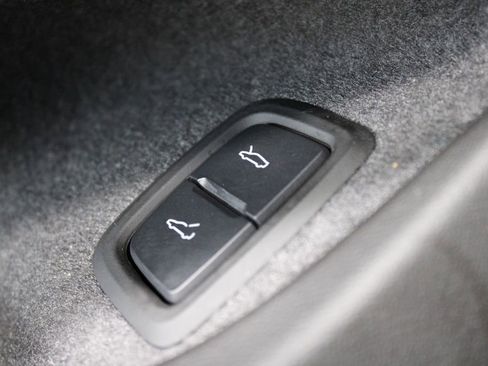 Used 2024 Chevrolet Corvette Stingray Coupe w/ Z51 Performance Package image 43