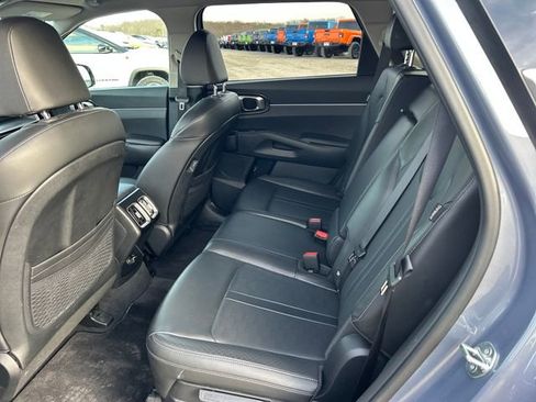 Used 2024 Kia Sorento S image 35