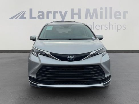 Certified 2023 Toyota Sienna LE FWD image 8