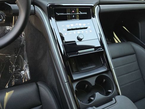 Used 2025 Porsche Panamera RWD image 31
