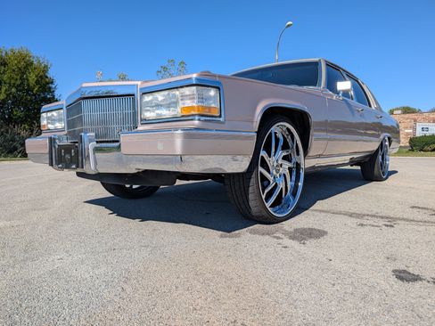 Used 1990 Cadillac Brougham image 21